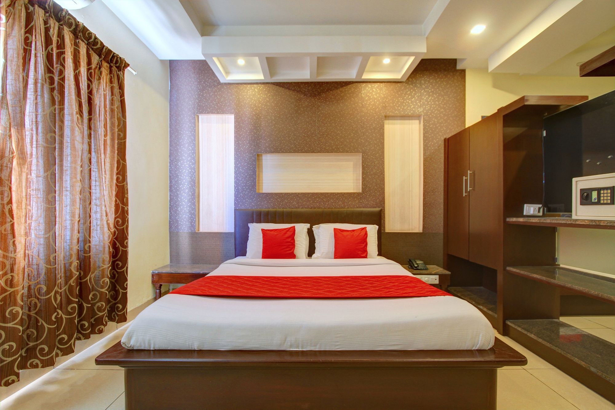 Oyo 4895 Abi Krishna Hotel Пондичери Екстериор снимка