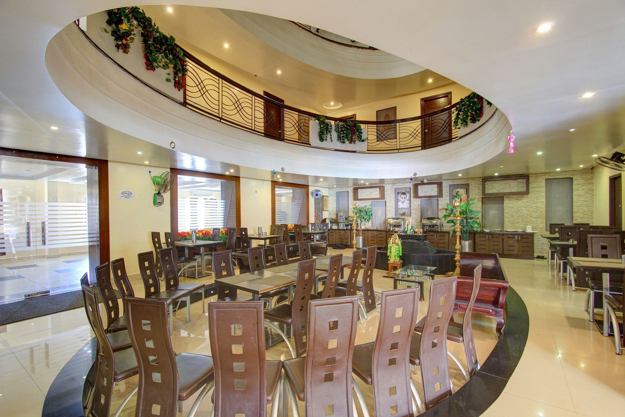Oyo 4895 Abi Krishna Hotel Пондичери Екстериор снимка