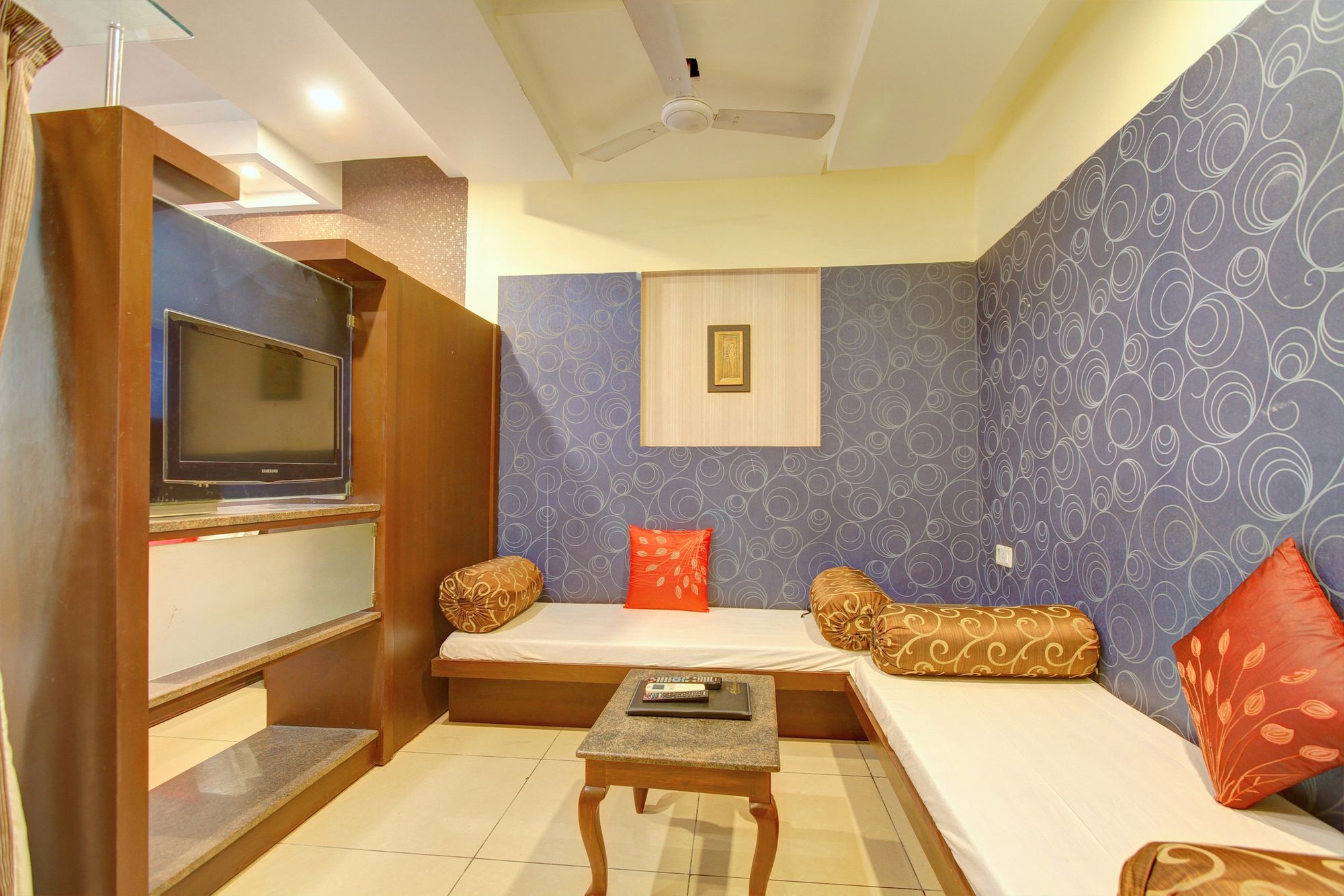 Oyo 4895 Abi Krishna Hotel Пондичери Екстериор снимка