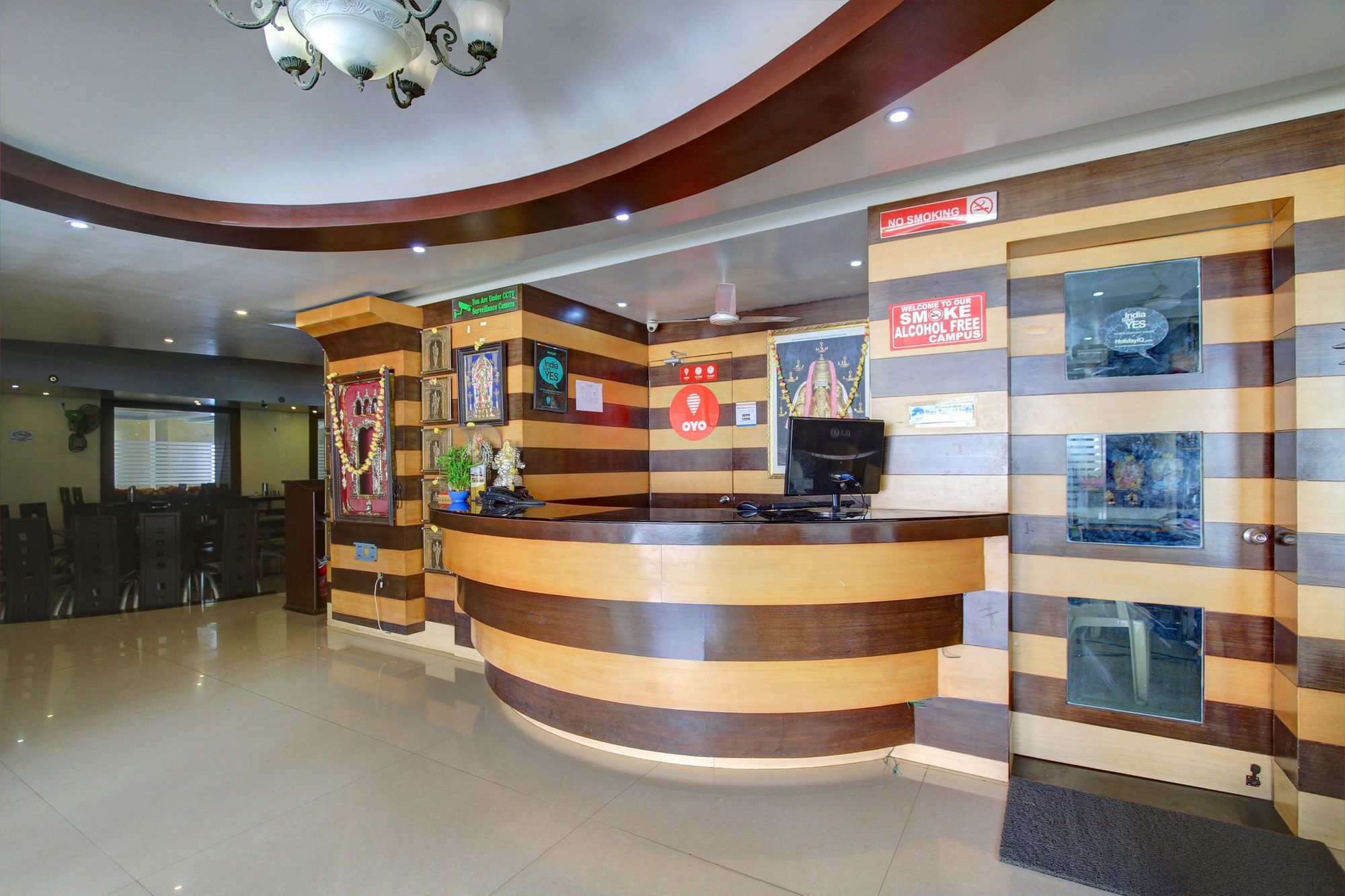 Oyo 4895 Abi Krishna Hotel Пондичери Екстериор снимка