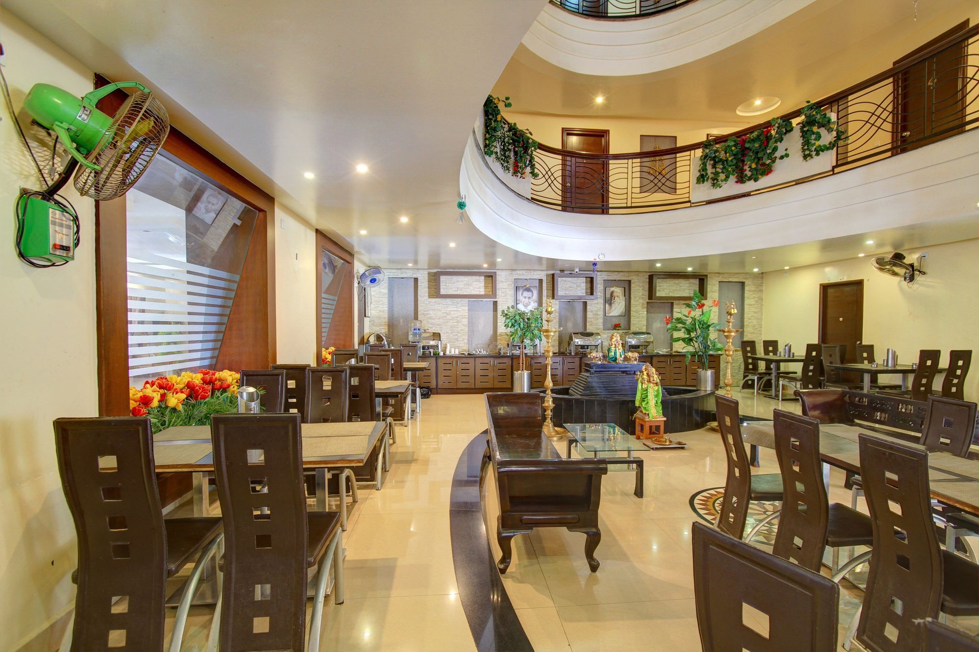 Oyo 4895 Abi Krishna Hotel Пондичери Екстериор снимка